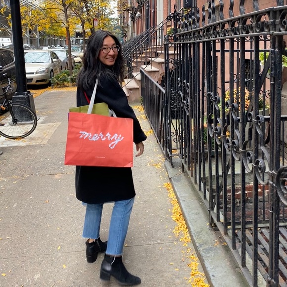 Meet Your Posher, Jess! - Picture 5 of 8